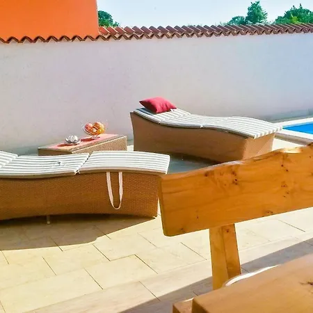 Ferienhaus In Mit Privatem Pool メドゥリン