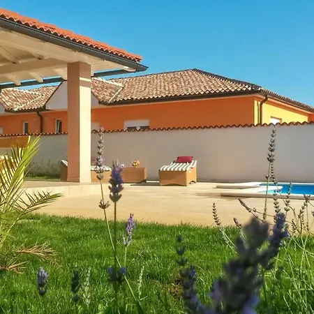 Ferienhaus In Mit Privatem Pool Feriehus